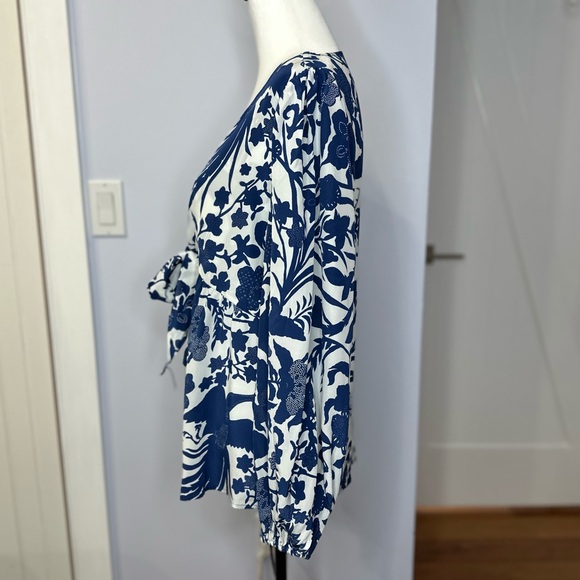Figue Mica silk Floral Blue and White Women's blouse. Size large. Like new! - Picture 2 of 9